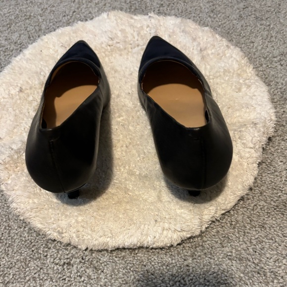 Trotters Black and Navy Women's Flats Leather Small Heels. - Picture 3 of 5